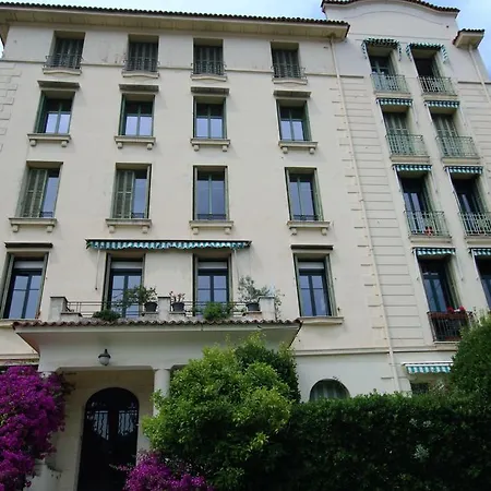 Le Balmoral Sea View Apartment
